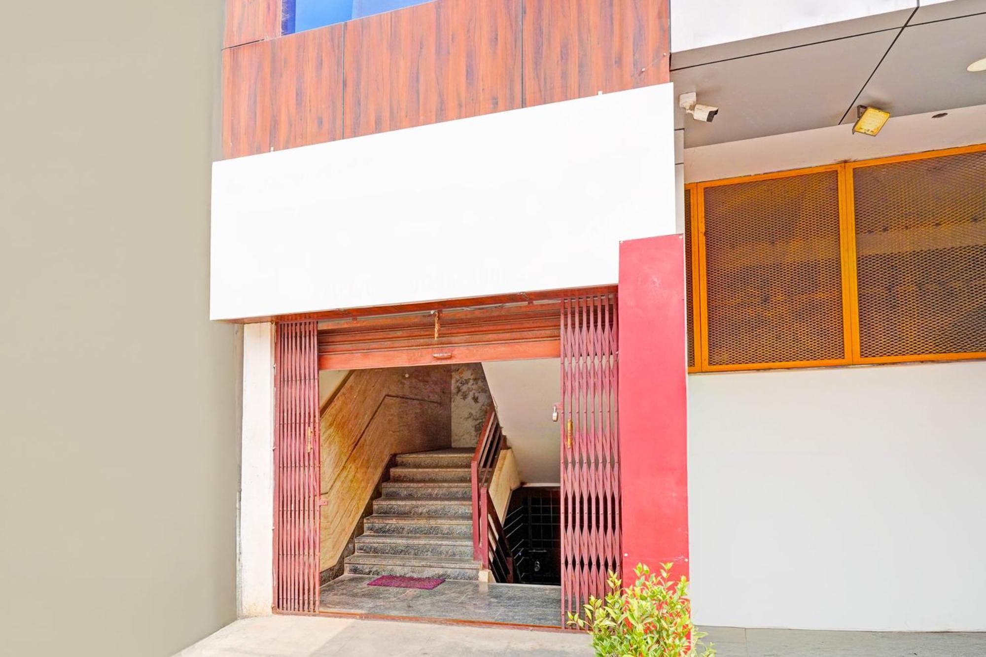Super Hotel O Srigandhakavalu Formerly Chamundeshwari Lodging Jālahalli 外观 照片
